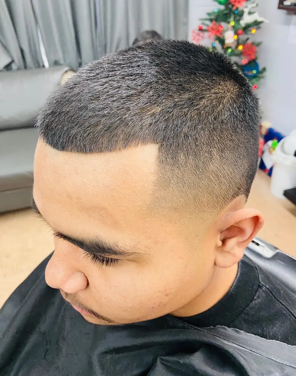 Precision short haircut with a sharp lineup and clean fade